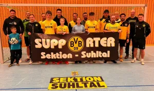 BVB-Fanclub „Supporter Sektion Suhltal“ mit großzügiger Spende für den SV 49